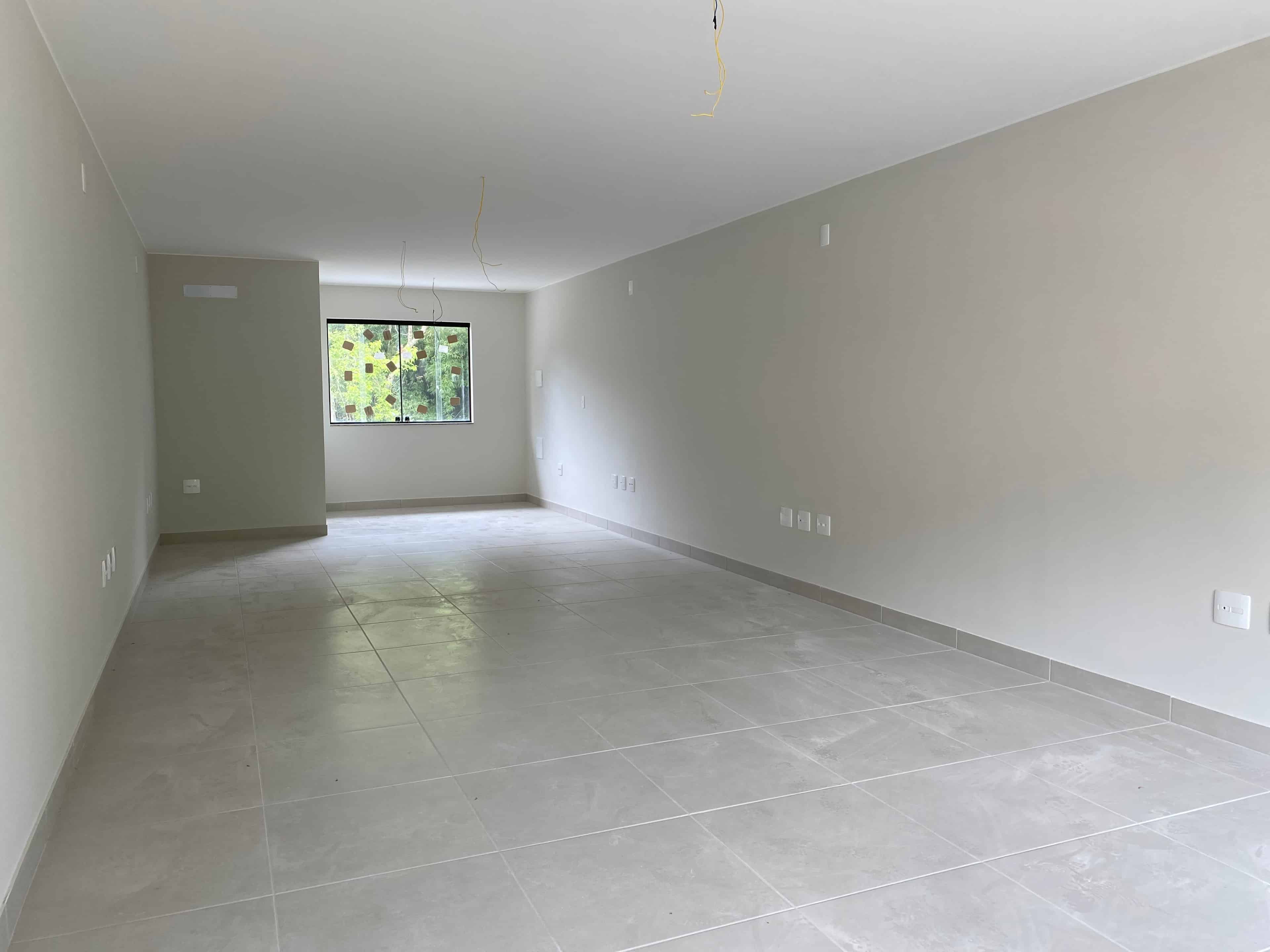 SALA COMERCIAL COM 1 DORMITÓRIO (1 SUÍTE), 1 VAGA, 43M² ÁREA ÚTIL À VENDA EM CENTRO